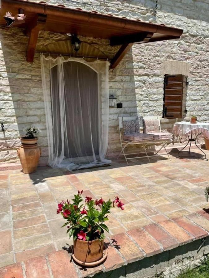 B&B Il Poggetto Serra SantʼAbbondio Екстериор снимка