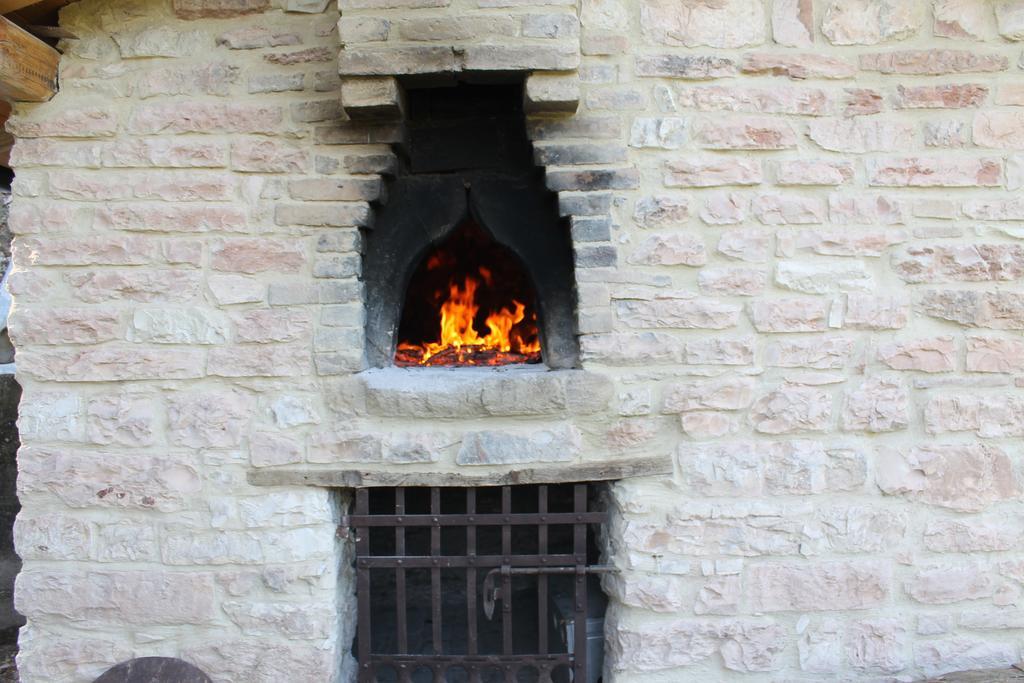B&B Il Poggetto Serra SantʼAbbondio Екстериор снимка