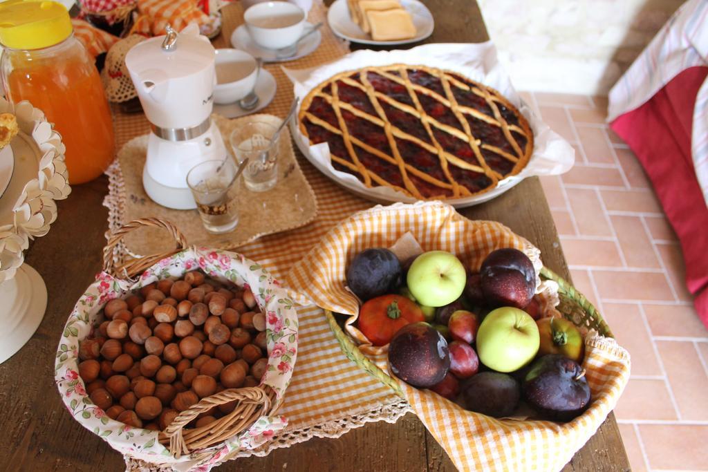 B&B Il Poggetto Serra SantʼAbbondio Екстериор снимка