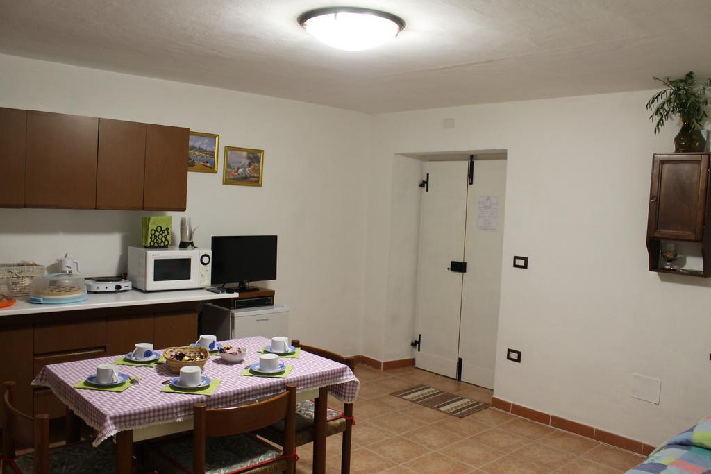 B&B Il Poggetto Serra SantʼAbbondio Екстериор снимка