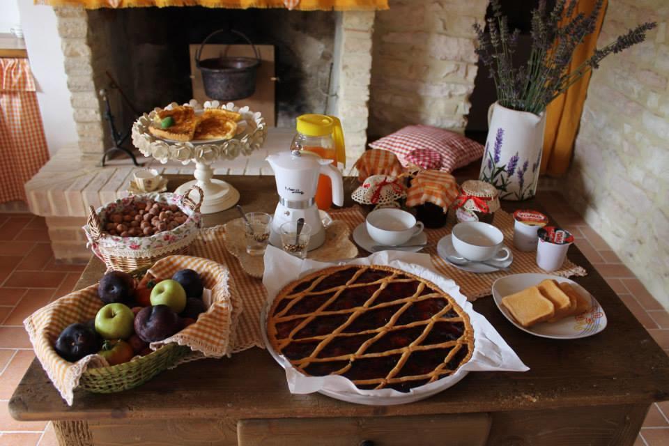 B&B Il Poggetto Serra SantʼAbbondio Екстериор снимка