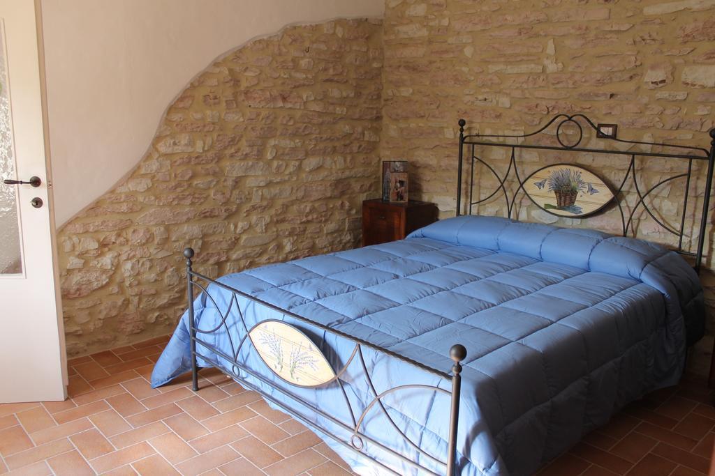 B&B Il Poggetto Serra SantʼAbbondio Стая снимка