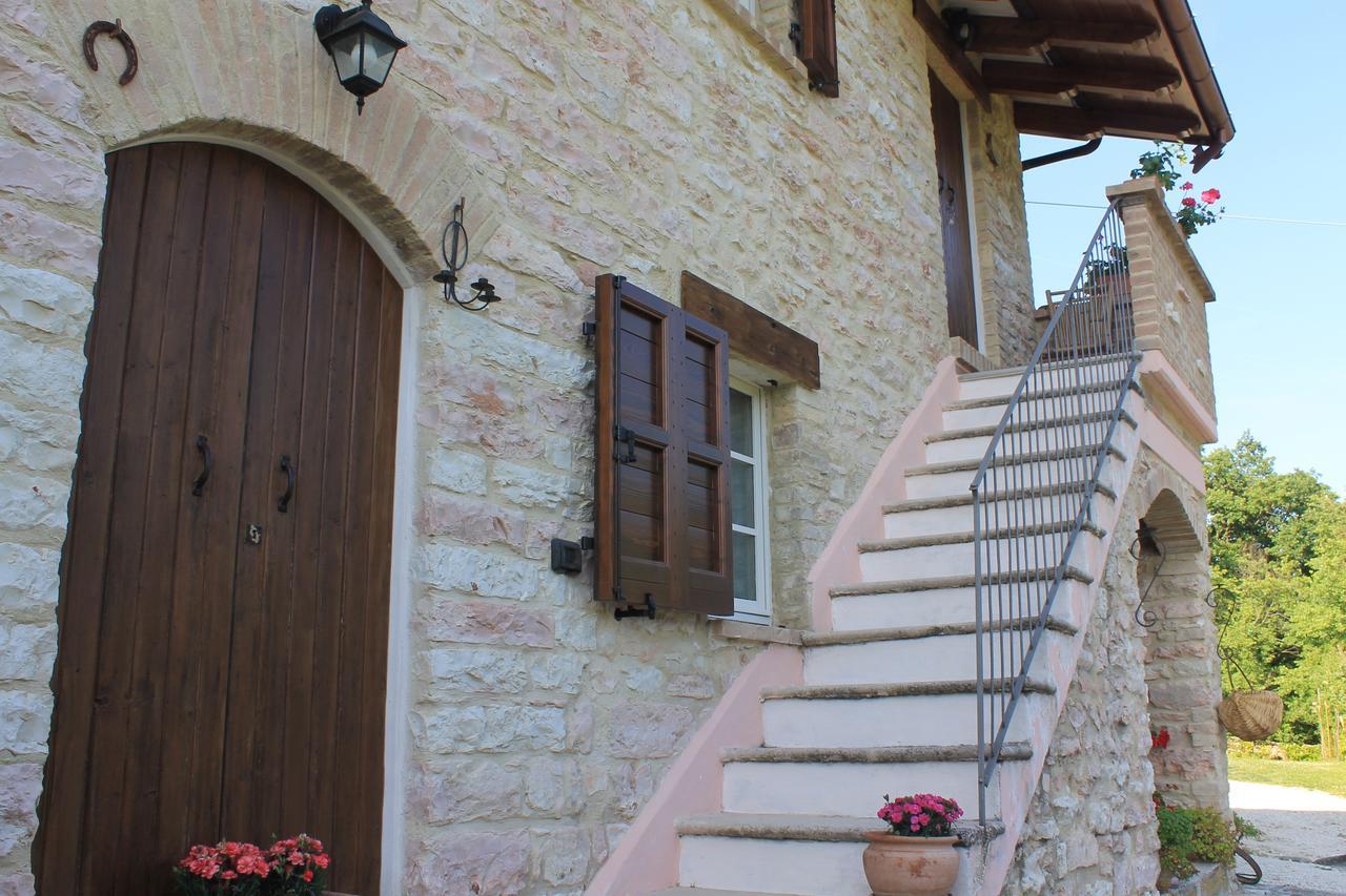 B&B Il Poggetto Serra SantʼAbbondio Екстериор снимка